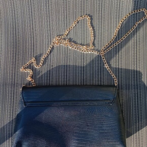 Guess cross over purse - Picture 3 of 5